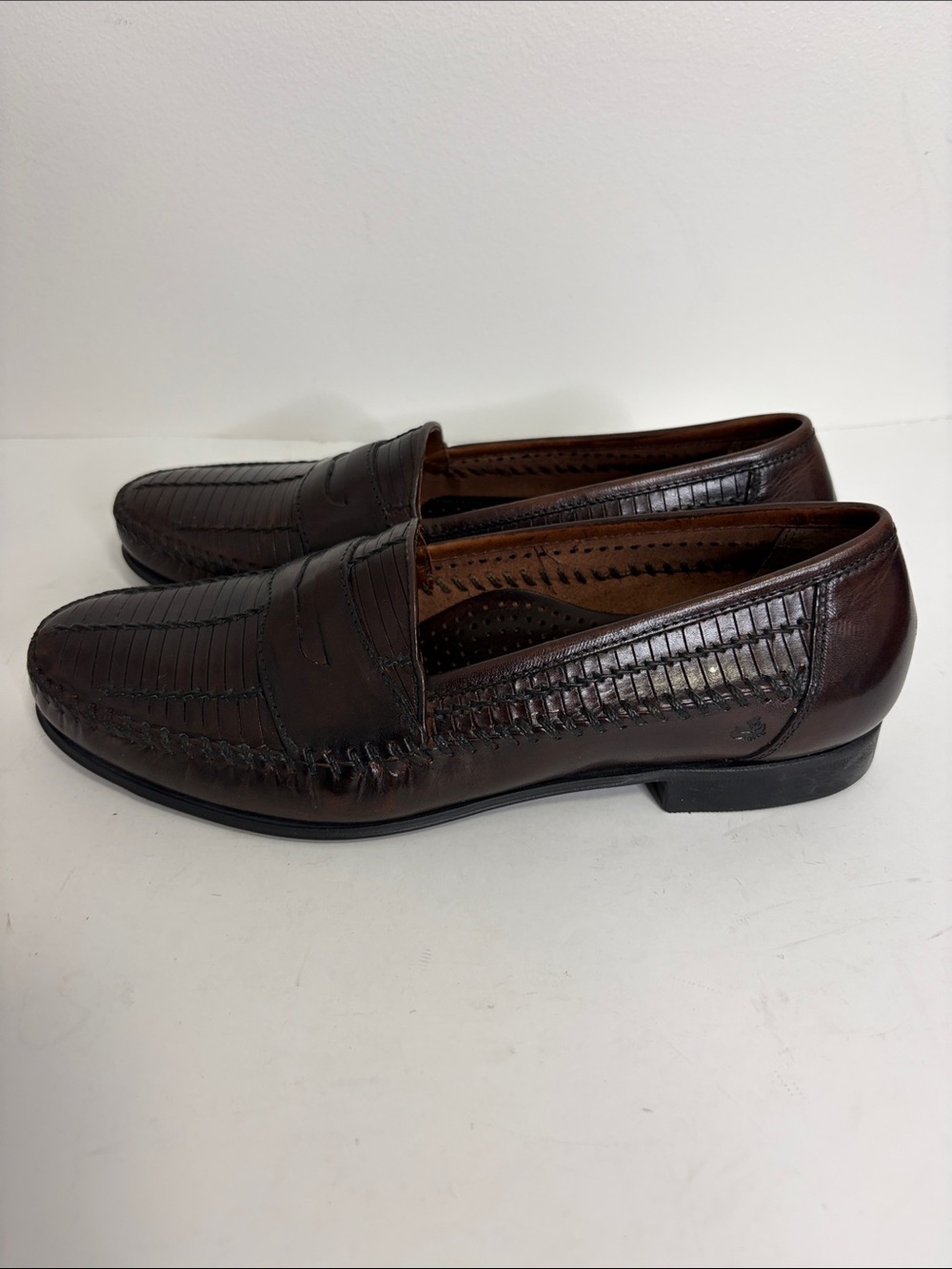 GH Bass Penny Loafers Womens 8.5 Dark Brown Leather Woven Preppy Slip On Shoes - Picture 3 of 15